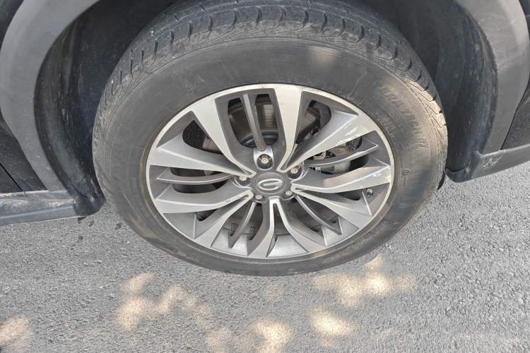 Used GAC Trumpchi GS8 2017 320T Two-Wheel Drive Luxury Smart Connectivity Version (7 Seats) Right Front Wheel Hub