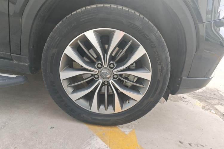 Used GAC Trumpchi GS8 2017 320T Two-Wheel Drive Luxury Smart Connectivity Version (7 Seats) Right Front Wheel Hub