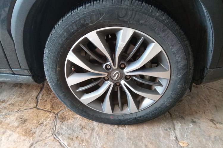 Used GAC Trumpchi GS8 2017 320T Two-Wheel Drive Luxury Smart Connectivity Version (7 Seats) Right Front Wheel Hub
