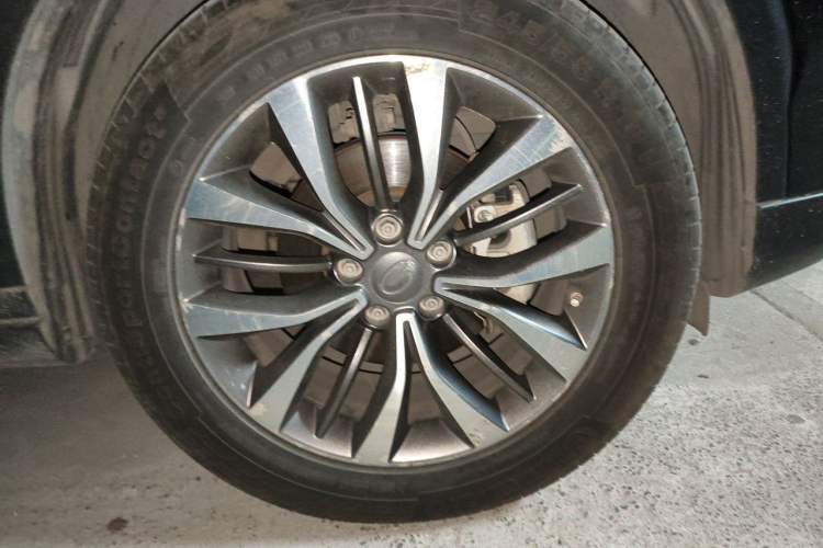 Used GAC Trumpchi GS8 2017 320T Two-Wheel Drive Luxury Smart Connectivity Version (7 Seats) Right Front Wheel Hub