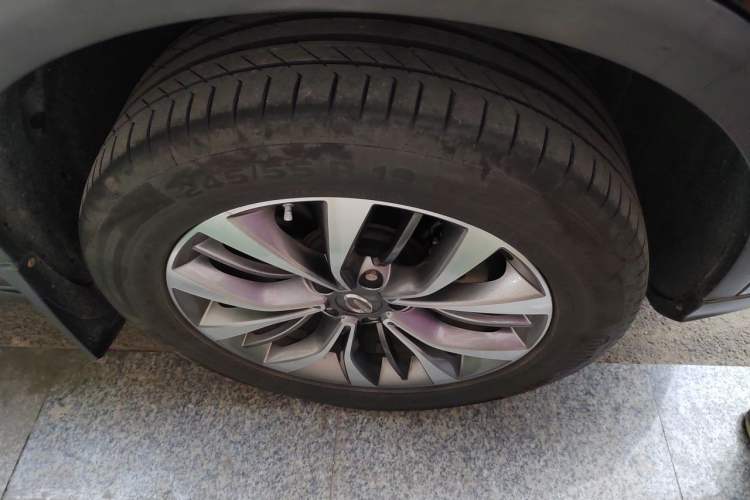 Used GAC Trumpchi GS8 2017 320T Two-Wheel Drive Luxury Smart Connectivity Version (7 Seats) Right Front Wheel Hub