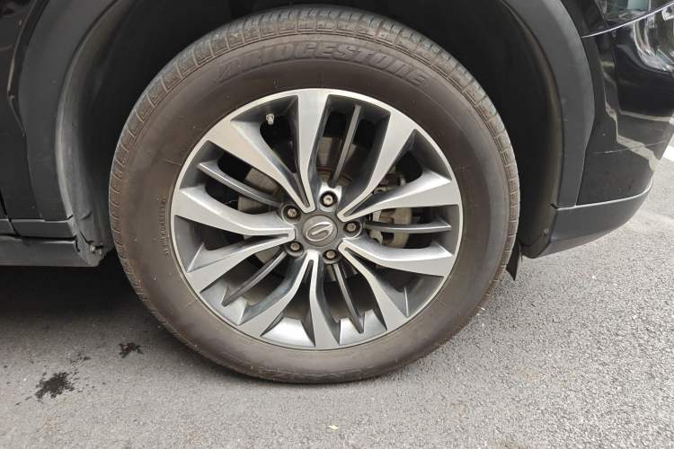 Used GAC Trumpchi GS8 2017 320T Two-Wheel Drive Luxury Smart Connectivity Version (7 Seats) Right Front Wheel Hub