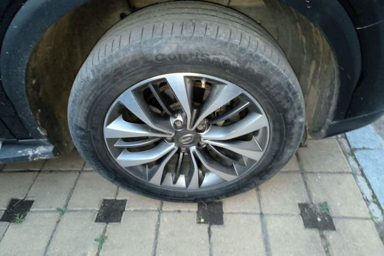 Used GAC Trumpchi GS8 2017 320T Two-Wheel Drive Luxury Smart Connectivity Version (7 Seats) Right Front Wheel Hub