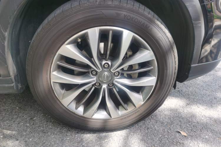 Used GAC Trumpchi GS8 2017 320T Two-Wheel Drive Luxury Smart Connectivity Version (7 Seats) Right Front Wheel Hub