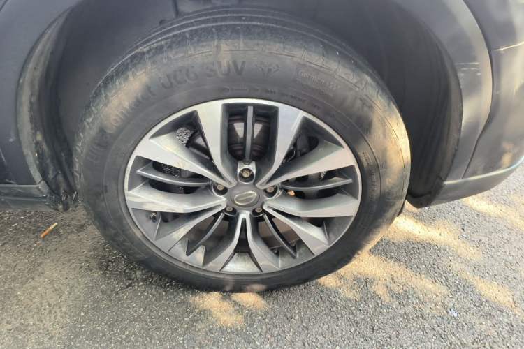 Used GAC Trumpchi GS8 2017 320T Two-Wheel Drive Luxury Smart Connectivity Version (7 Seats) Right Front Wheel Hub