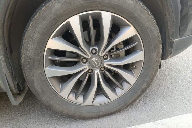 Used GAC Trumpchi GS8 2017 320T Two-Wheel Drive Luxury Smart Connectivity Version (7 Seats) Right Front Wheel Hub