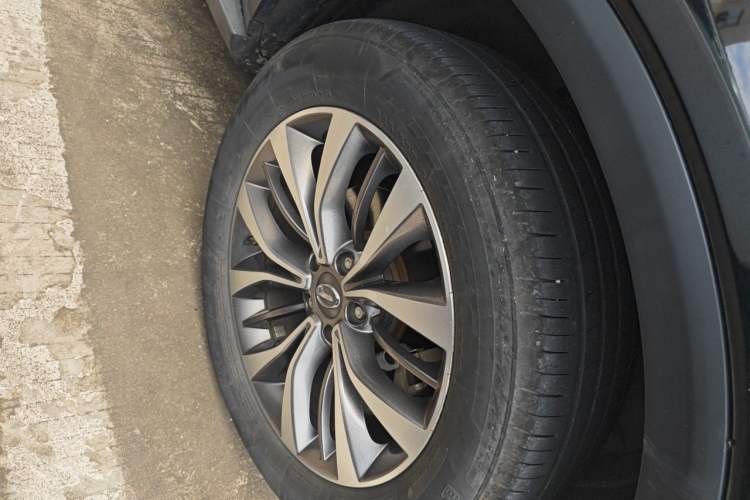 Used GAC Trumpchi GS8 2017 320T Four-Wheel Drive Luxury Smart Connectivity Version (7 Seats) Right Front Wheel Hub
