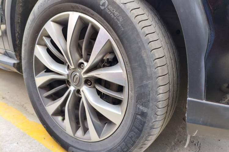 Used GAC Trumpchi GS8 2017 320T Two-Wheel Drive Luxury Smart Connectivity Version (7 Seats) Right Front Wheel Hub