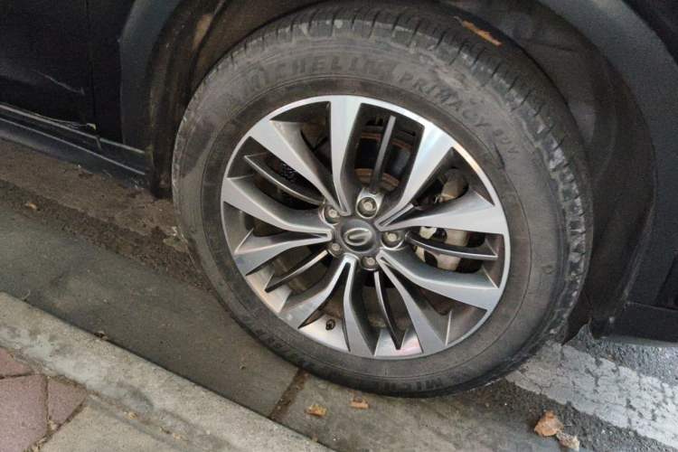 Used GAC Trumpchi GS8 2017 320T Two-Wheel Drive Luxury Smart Connectivity Version (7 Seats) Right Front Wheel Hub