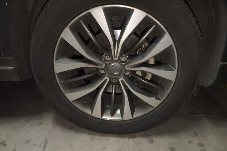 Used GAC Trumpchi GS8 2017 320T Two-Wheel Drive Luxury Smart Connectivity Version (7 Seats) Right Front Wheel Hub