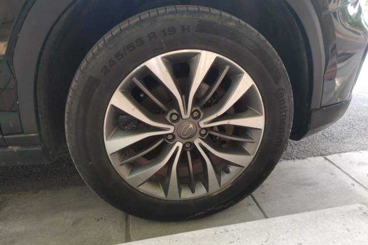 Used GAC Trumpchi GS8 2017 320T Two-Wheel Drive Luxury Smart Connectivity Version (7 Seats) Right Front Wheel Hub