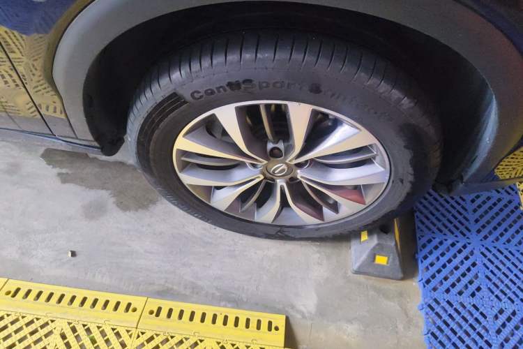 Used GAC Trumpchi GS8 2017 320T Two-Wheel Drive Luxury Smart Connectivity Version (7 Seats) Right Front Wheel Hub