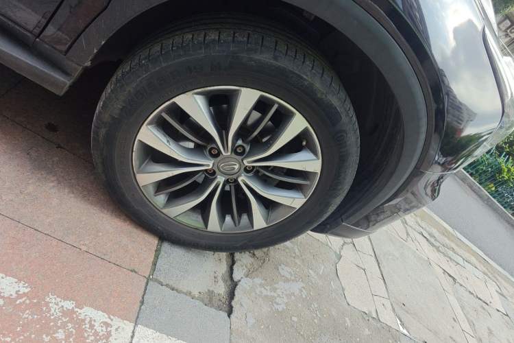 Used GAC Trumpchi GS8 2017 320T Two-Wheel Drive Luxury Smart Connectivity Version (7 Seats) Right Front Wheel Hub