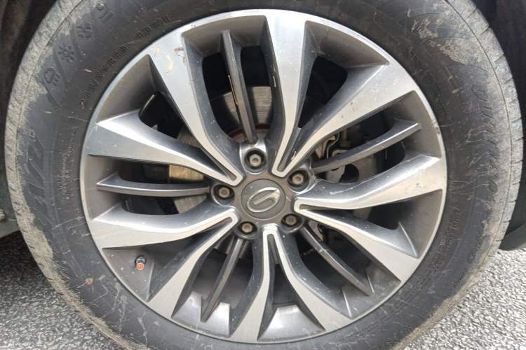 Used GAC Trumpchi GS8 2017 320T Two-Wheel Drive Luxury Smart Connectivity Version (7 Seats) Right Front Wheel Hub