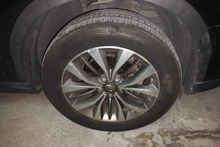Used GAC Trumpchi GS8 2017 320T Two-Wheel Drive Luxury Smart Connectivity Version (7 Seats) Right Front Wheel Hub