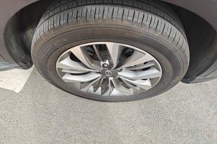Used GAC Trumpchi GS8 2017 320T Two-Wheel Drive Luxury Smart Connectivity Version (7 Seats) Right Front Wheel Hub