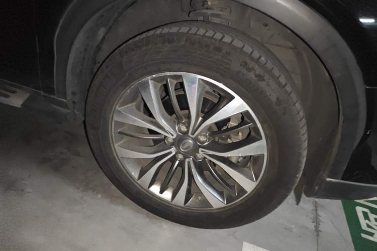 Used GAC Trumpchi GS8 2017 320T Two-Wheel Drive Luxury Smart Connectivity Version (7 Seats) Right Front Wheel Hub