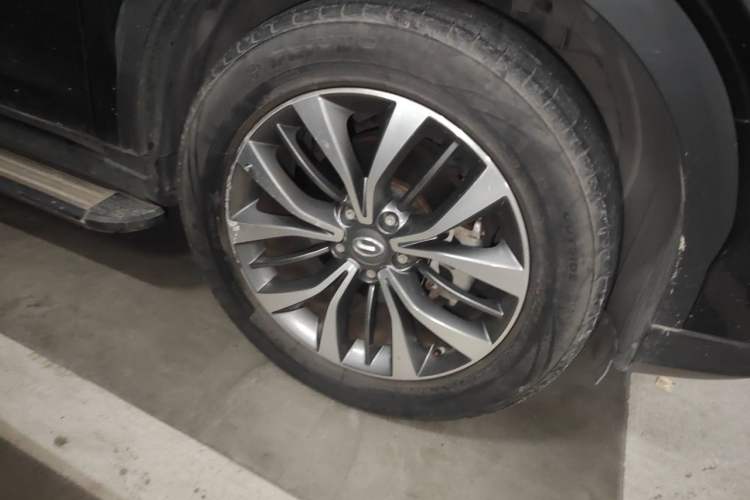 Used GAC Trumpchi GS8 2017 320T Four-Wheel Drive Luxury Smart Connectivity Version (7 Seats) Right Front Wheel Hub