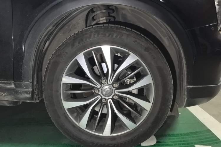 Used GAC Trumpchi GS8 2017 320T Two-Wheel Drive Luxury Smart Connectivity Version (7 Seats) Right Front Wheel Hub