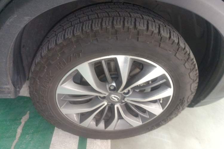 Used GAC Trumpchi GS8 2017 320T Two-Wheel Drive Luxury Smart Connectivity Version (7 Seats) Right Front Wheel Hub