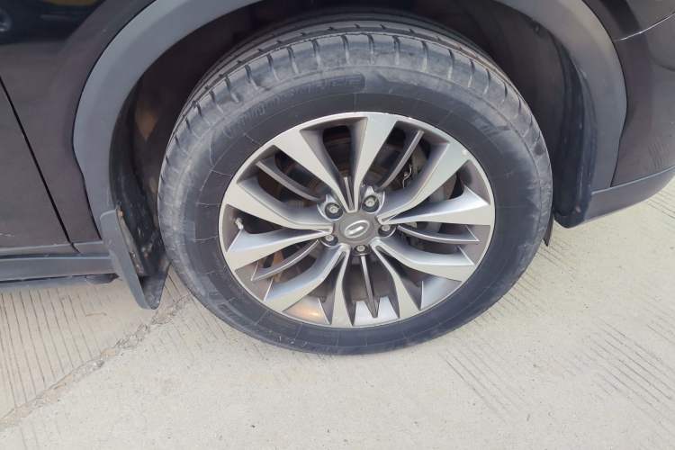 Used GAC Trumpchi GS8 2017 320T Two-Wheel Drive Luxury Smart Connectivity Version (7 Seats) Right Front Wheel Hub