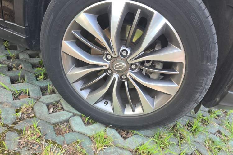 Used GAC Trumpchi GS8 2017 320T Four-Wheel Drive Luxury Smart Connectivity Version (7 Seats) Right Front Wheel Hub