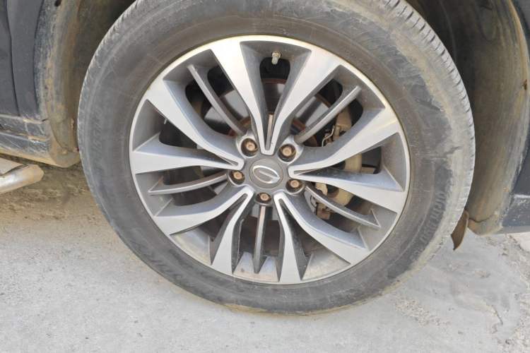 Used GAC Trumpchi GS8 2017 320T Two-Wheel Drive Luxury Smart Connectivity Version (7 Seats) Right Front Wheel Hub