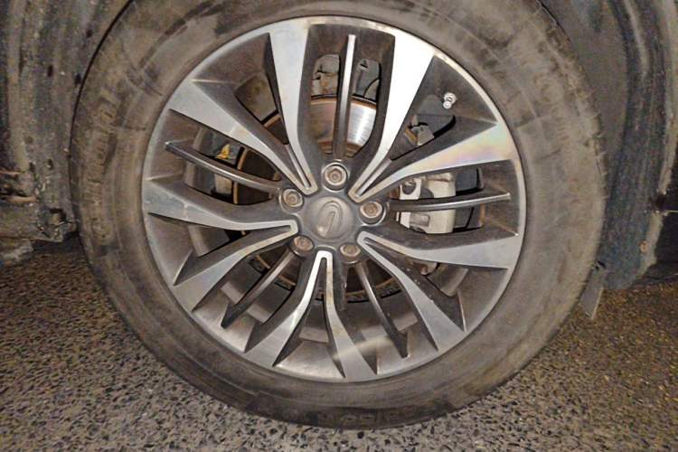 Used GAC Trumpchi GS8 2017 320T Two-Wheel Drive Luxury Smart Connectivity Version (7 Seats) Right Front Wheel Hub