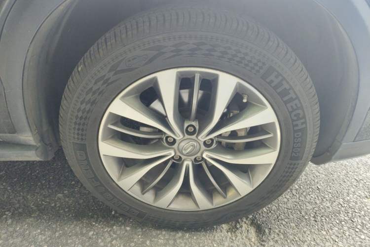 Used GAC Trumpchi GS8 2017 320T Two-Wheel Drive Luxury Smart Connectivity Version (7 Seats) Right Front Wheel Hub