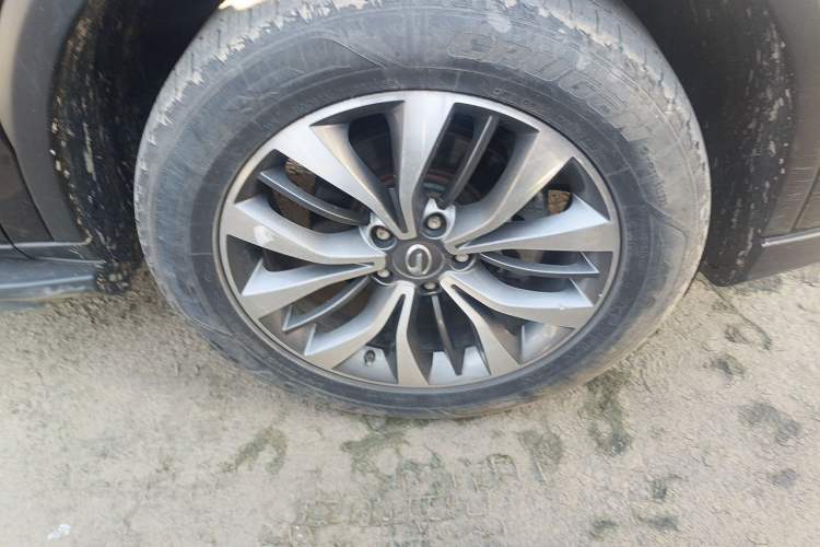 Used GAC Trumpchi GS8 2017 320T Two-Wheel Drive Luxury Smart Connectivity Version (7 Seats) Right Front Wheel Hub