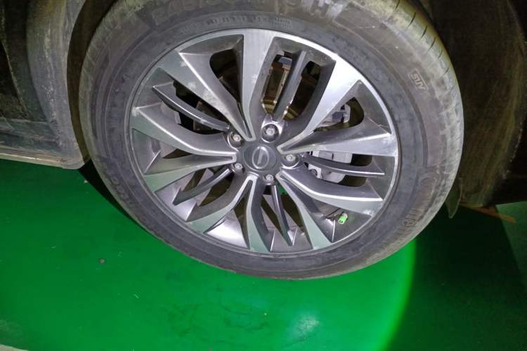 Used GAC Trumpchi GS8 2017 320T Two-Wheel Drive Luxury Smart Connectivity Version (7 Seats) Right Front Wheel Hub