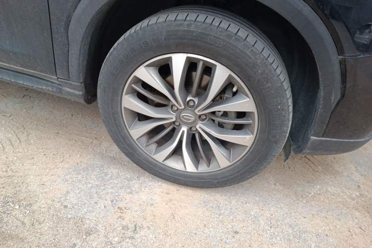 Used GAC Trumpchi GS8 2017 320T Two-Wheel Drive Luxury Smart Connectivity Version (7 Seats) Right Front Wheel Hub
