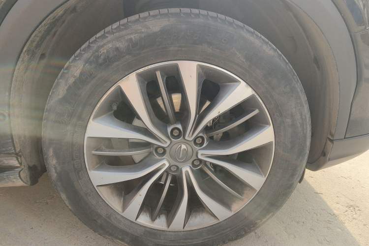 Used GAC Trumpchi GS8 2017 320T Two-Wheel Drive Luxury Smart Connectivity Version (7 Seats) Right Front Wheel Hub
