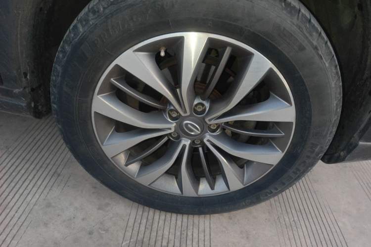 Used GAC Trumpchi GS8 2017 320T Two-Wheel Drive Luxury Smart Connectivity Version (7 Seats) Right Front Wheel Hub