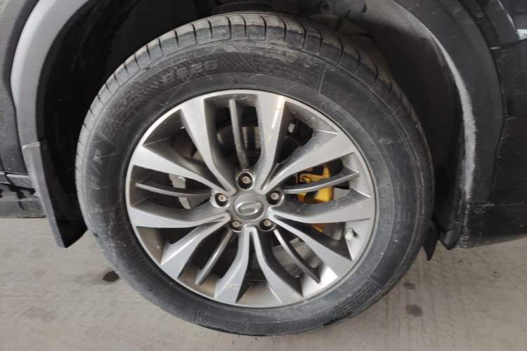 Used GAC Trumpchi GS8 2017 320T Two-Wheel Drive Luxury Smart Connectivity Version (7 Seats) Right Front Wheel Hub
