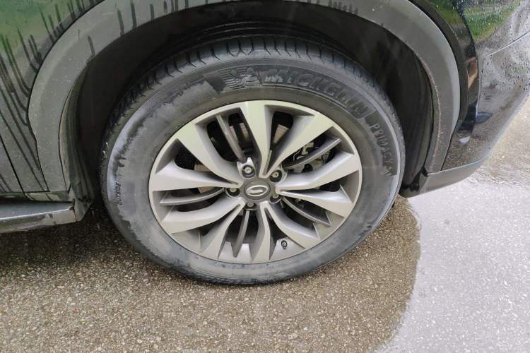 Used GAC Trumpchi GS8 2017 320T Two-Wheel Drive Luxury Smart Connectivity Version (7 Seats) Right Front Wheel Hub