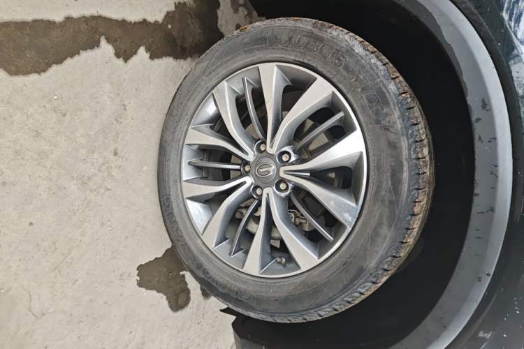 Used GAC Trumpchi GS8 2017 320T Two-Wheel Drive Luxury Smart Connectivity Version (7 Seats) Right Front Wheel Hub