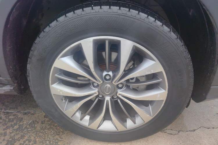 Used GAC Trumpchi GS8 2017 320T Two-Wheel Drive Luxury Smart Connectivity Version (7 Seats) Right Front Wheel Hub
