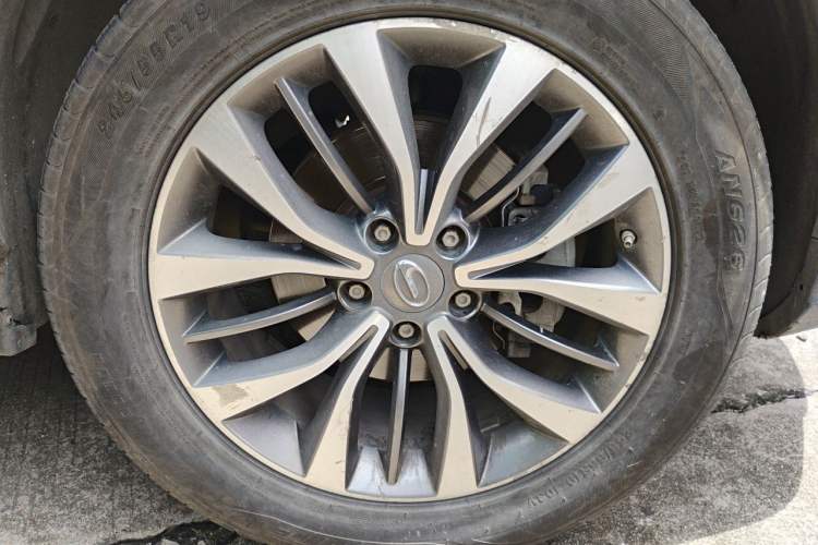 Used GAC Trumpchi GS8 2017 320T Two-Wheel Drive Luxury Smart Connectivity Version (7 Seats) Right Front Wheel Hub