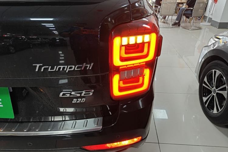 Used GAC Trumpchi GS8 2017 320T Two-Wheel Drive Luxury Smart Connectivity Version (7 Seats) Right Rear Taillight
