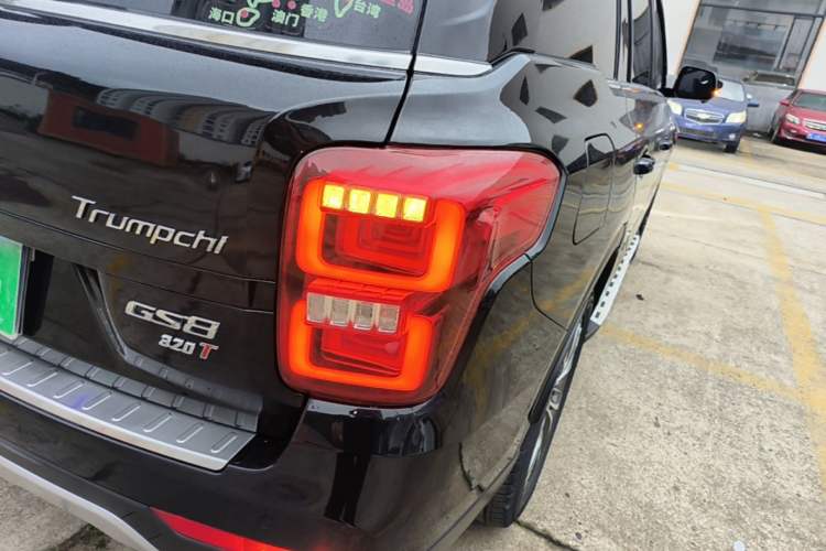 Used GAC Trumpchi GS8 2017 320T Two-Wheel Drive Luxury Smart Connectivity Version (7 Seats) Right Rear Taillight