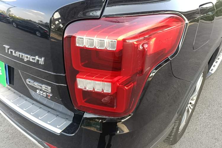 Used GAC Trumpchi GS8 2017 320T Two-Wheel Drive Luxury Smart Connectivity Version (7 Seats) Right Rear Taillight