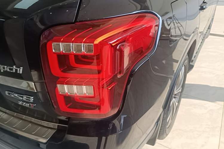 Used GAC Trumpchi GS8 2017 320T Four-Wheel Drive Luxury Smart Connectivity Version (7 Seats) Right Rear Taillight