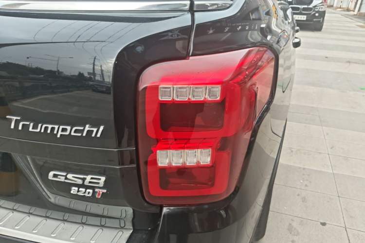 Used GAC Trumpchi GS8 2017 320T Two-Wheel Drive Luxury Smart Connectivity Version (7 Seats) Right Rear Taillight