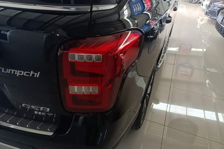 Used GAC Trumpchi GS8 2017 320T Two-Wheel Drive Luxury Smart Connectivity Version (7 Seats) Right Rear Taillight