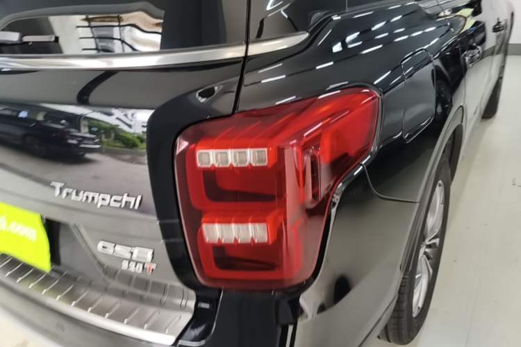 Used GAC Trumpchi GS8 2017 320T Two-Wheel Drive Luxury Smart Connectivity Version (7 Seats) Right Rear Taillight