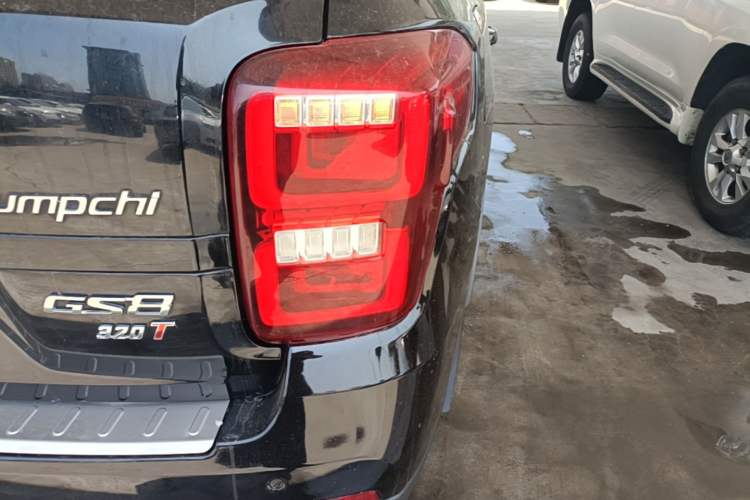 Used GAC Trumpchi GS8 2017 320T Two-Wheel Drive Luxury Smart Connectivity Version (7 Seats) Right Rear Taillight