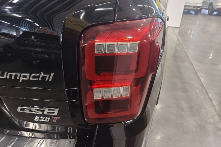 Used GAC Trumpchi GS8 2017 320T Two-Wheel Drive Luxury Smart Connectivity Version (7 Seats) Right Rear Taillight