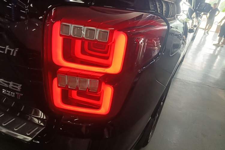 Used GAC Trumpchi GS8 2017 320T Two-Wheel Drive Luxury Smart Connectivity Version (7 Seats) Right Rear Taillight
