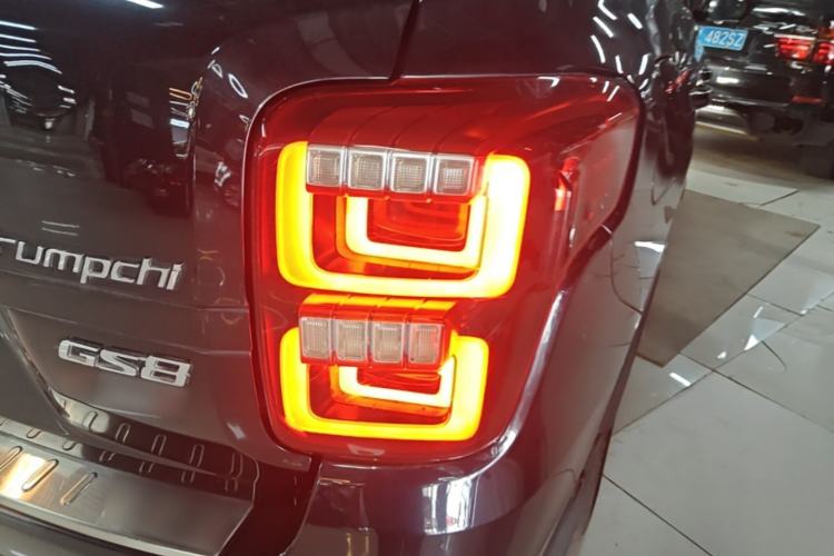 Used GAC Trumpchi GS8 2017 320T Two-Wheel Drive Luxury Smart Connectivity Version (7 Seats) Right Rear Taillight